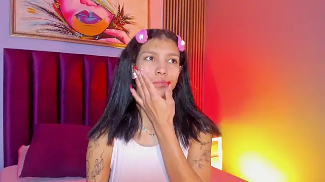 Snapshot of LauraAristizabal chatting on November 27, 2025, 12:49 pm LauraAristizabal online show from November 27, 2025, 12:49 pm