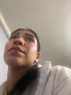 Snapshot of LauraAristizabal chatting on April 16, 2026, 12:28 pm LauraAristizabal online show from April 16, 2026, 12:28 pm