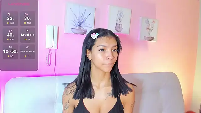 Snapshot of LauraAristizabal chatting on November 11, 2025, 12:55 pm LauraAristizabal online show from November 11, 2025, 12:55 pm