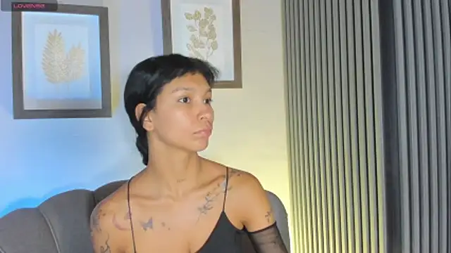 Snapshot of LauraAristizabal chatting on November 2, 2025, 12:32 pm LauraAristizabal online show from November 2, 2025, 12:32 pm