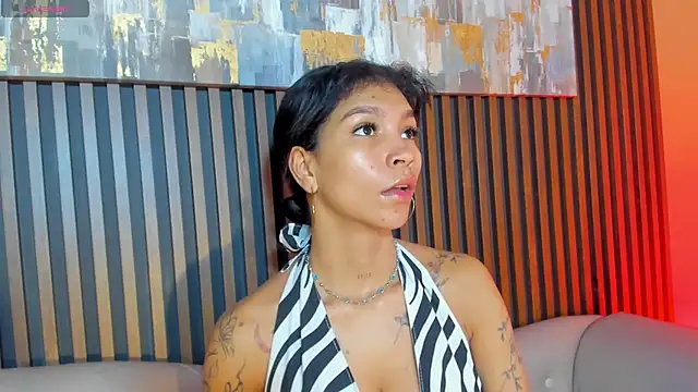 Snapshot of LauraAristizabal chatting on December 5, 2025, 12:37 pm LauraAristizabal online show from December 5, 2025, 12:37 pm