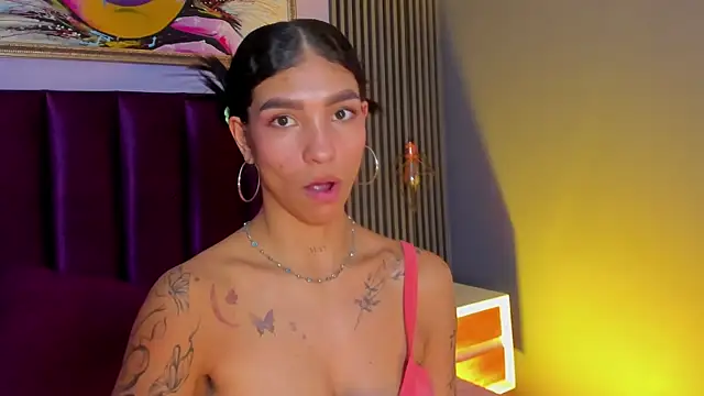 Snapshot of LauraAristizabal chatting on April 18, 2026, 7:07 pm LauraAristizabal online show from April 18, 2026, 7:07 pm