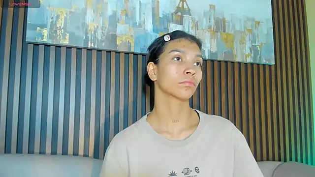 Snapshot of LauraAristizabal chatting on November 22, 2025, 12:48 pm LauraAristizabal online show from November 22, 2025, 12:48 pm