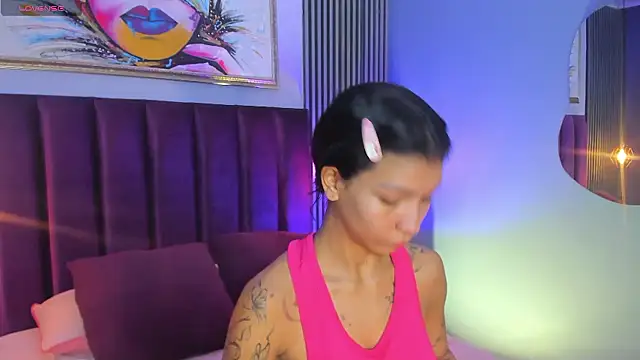 Snapshot of LauraAristizabal chatting on October 31, 2025, 11:51 am LauraAristizabal online show from October 31, 2025, 11:51 am