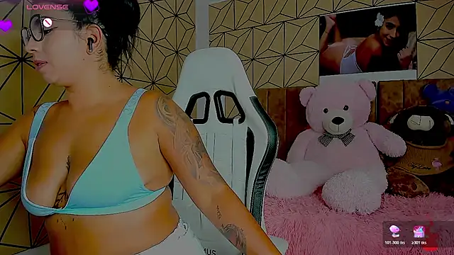 vane lopez  online show from April 16, 2026, 9:39 pm