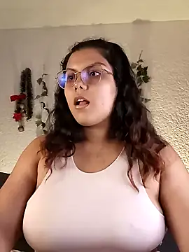 Snapshot of kittylu__ chatting on February 6, 2025, 9:11 am kittylu online show from February 6, 2025, 9:11 am