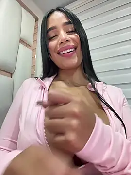 Snapshot of perla_kem_ chatting on June 14, 2026, 2:35 am perla kem online show from June 14, 2026, 2:35 am