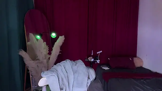 alaia-EDP online show from November 17, 2025, 4:55 pm