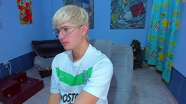 Snapshot of patrik_027 chatting on December 15, 2025, 6:47 pm patrik 027 online show from December 15, 2025, 6:47 pm