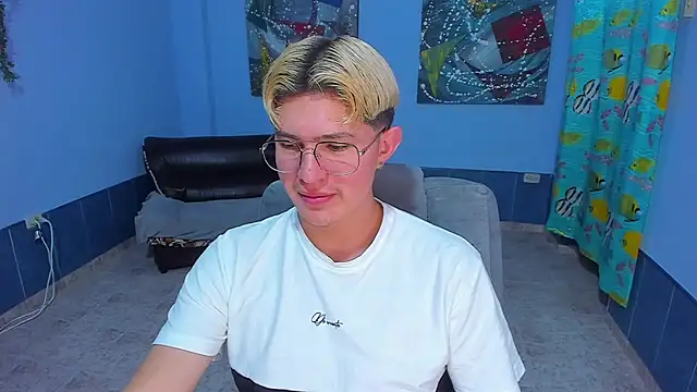 Snapshot of patrik_027 chatting on November 25, 2025, 8:09 pm patrik 027 online show from November 25, 2025, 8:09 pm