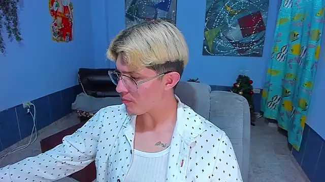 Snapshot of patrik_027 chatting on December 5, 2025, 6:17 pm patrik 027 online show from December 5, 2025, 6:17 pm