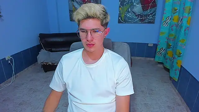 Snapshot of patrik_027 chatting on November 25, 2025, 8:03 am patrik 027 online show from November 25, 2025, 8:03 am