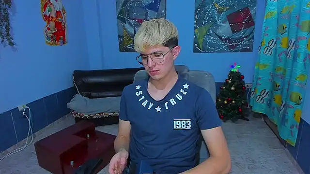 Snapshot of patrik_027 chatting on December 3, 2025, 7:24 pm patrik 027 online show from December 3, 2025, 7:24 pm