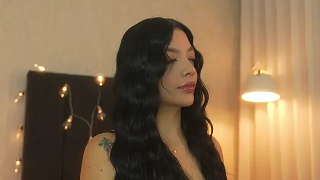 sarah hiill online show from April 7, 2026, 12:07 pm