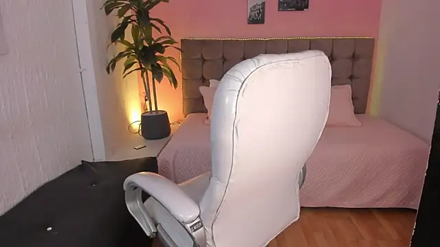 Snapshot of Stefhanyblow chatting on March 20, 2025, 1:57 am Stefhanyblow online show from March 20, 2025, 1:57 am