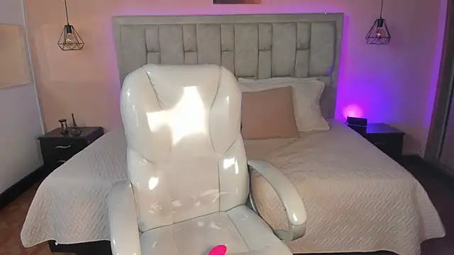 Snapshot of Stefhanyblow chatting on September 13, 2025, 10:54 pm Stefhanyblow online show from September 13, 2025, 10:54 pm