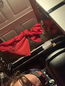 Snapshot of Likewise chatting on April 26, 2026, 2:14 pm Likewise online show from April 26, 2026, 2:14 pm