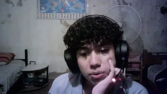 Snapshot of Emv2 chatting on December 12, 2024, 4:59 am Emv2 online show from December 12, 2024, 4:59 am