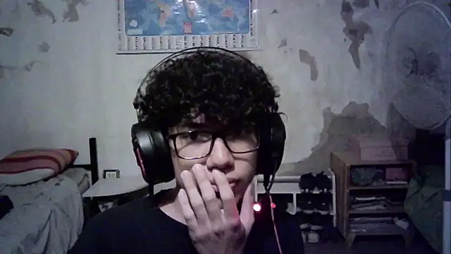 Snapshot of Emv2 chatting on December 21, 2024, 5:14 am Emv2 online show from December 21, 2024, 5:14 am