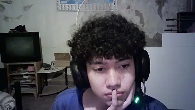 Emv2 online show from April 19, 2026, 2:12 am