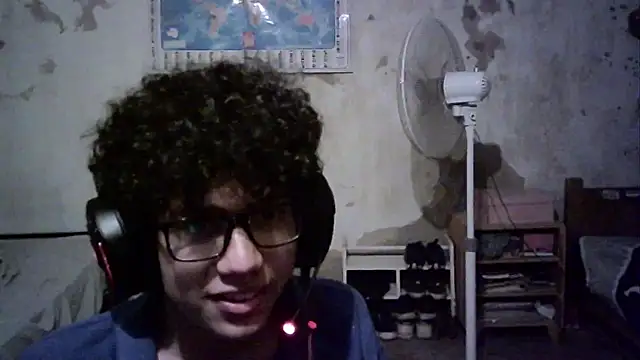 Snapshot of Emv2 chatting on December 7, 2024, 5:32 am Emv2 online show from December 7, 2024, 5:32 am