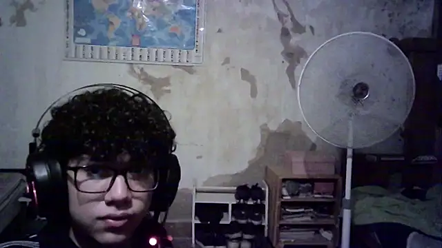 Snapshot of Emv2 chatting on December 25, 2024, 5:48 am Emv2 online show from December 25, 2024, 5:48 am