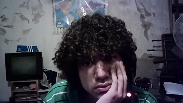 Snapshot of Emv2 chatting on September 30, 2025, 7:03 am Emv2 online show from September 30, 2025, 7:03 am