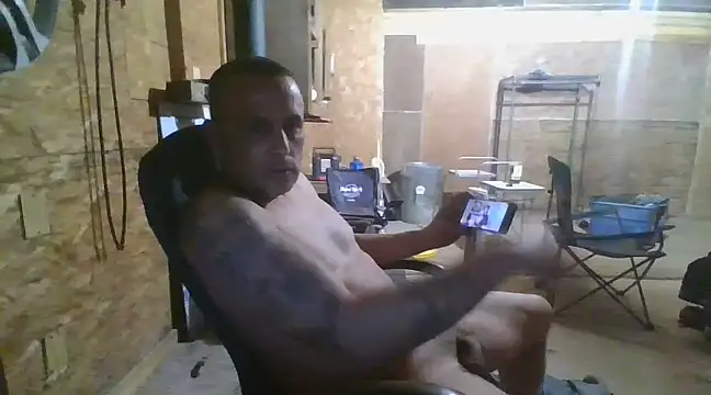 Snapshot of hardcok4u2abuse40 chatting on February 1, 2025, 8:50 am hardcok4u2abuse40 online show from February 1, 2025, 8:50 am