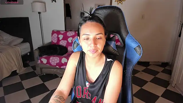 Snapshot of Miss_Nicole chatting on March 21, 2025, 1:34 am Miss Nicole online show from March 21, 2025, 1:34 am