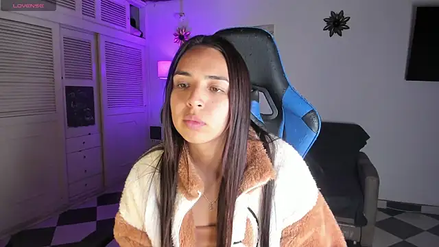 Snapshot of Miss_Nicole chatting on January 20, 2025, 1:18 am Miss Nicole online show from January 20, 2025, 1:18 am