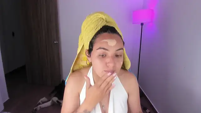 Snapshot of Miss_Nicole chatting on December 14, 2025, 2:07 am Miss Nicole online show from December 14, 2025, 2:07 am