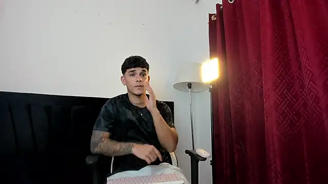 Snapshot of Evan_stoner chatting on October 15, 2025, 3:27 am Evan stoner online show from October 15, 2025, 3:27 am