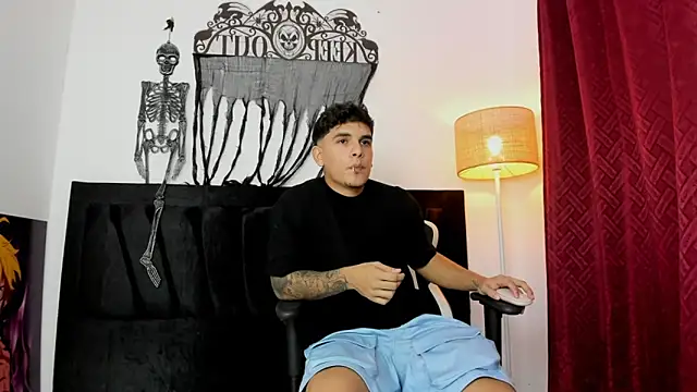 Snapshot of Evan_stoner chatting on November 1, 2025, 3:24 am Evan stoner online show from November 1, 2025, 3:24 am