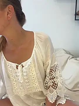 Snapshot of Suesse_Schnitte chatting on June 1, 2026, 7:52 am Suesse Schnitte online show from June 1, 2026, 7:52 am