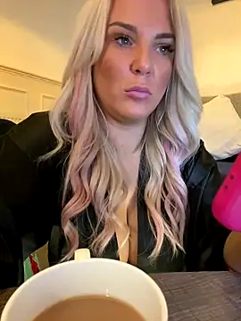 Bustyblondebabe32 online show from November 7, 2025, 9:30 pm