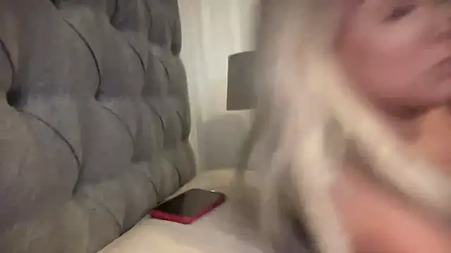 Bustyblondebabe32 online show from April 1, 2026, 5:43 pm