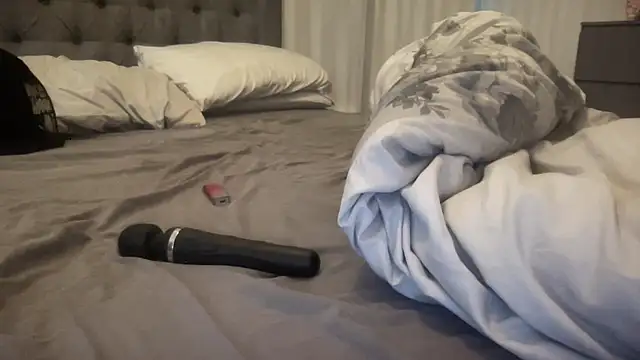 Bustyblondebabe32 online show from October 31, 2025, 8:11 am