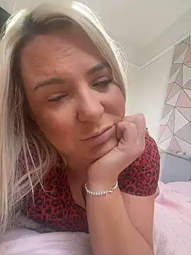 Bustyblondebabe32 online show from April 7, 2026, 9:33 am