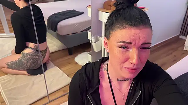 Snapshot of LizaRoxx chatting on March 18, 2025, 8:05 pm LizaRoxx online show from March 18, 2025, 8:05 pm