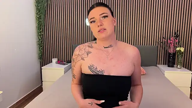 Snapshot of LizaRoxx chatting on March 17, 2025, 7:37 pm LizaRoxx online show from March 17, 2025, 7:37 pm