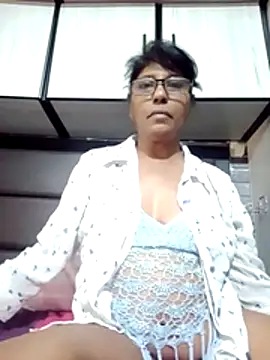 Snapshot of MsAttitude chatting on April 17, 2026, 5:38 pm MsAttitude online show from April 17, 2026, 5:38 pm