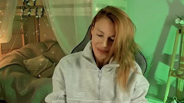 MistyBarnes online show from November 2, 2025, 11:59 am