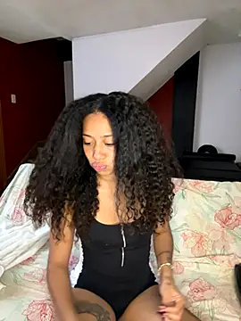 Snapshot of Miley_and_Vash chatting on December 5, 2025, 9:01 pm Miley and Vash online show from December 5, 2025, 9:01 pm