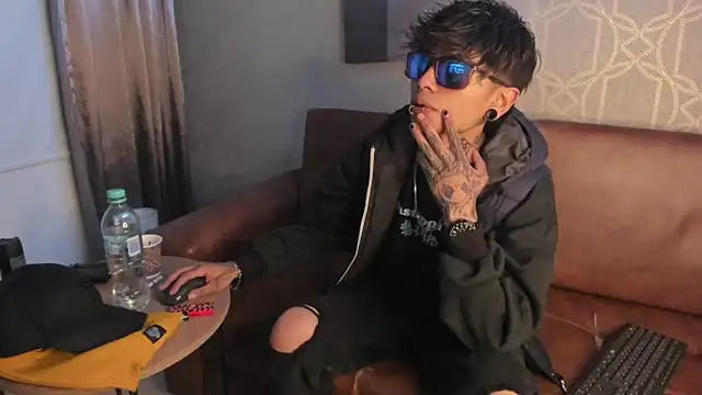 Snapshot of AcidMilo chatting on December 12, 2024, 1:06 pm AcidMilo online show from December 12, 2024, 1:06 pm