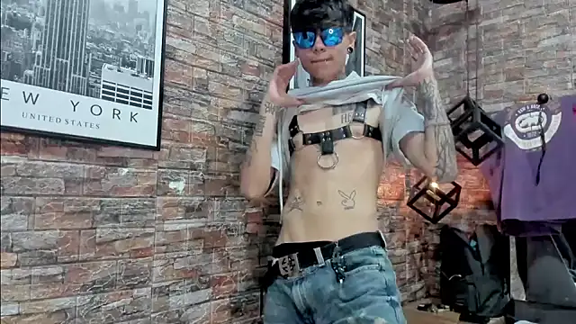 Snapshot of AcidMilo chatting on December 17, 2024, 3:06 pm AcidMilo online show from December 17, 2024, 3:06 pm