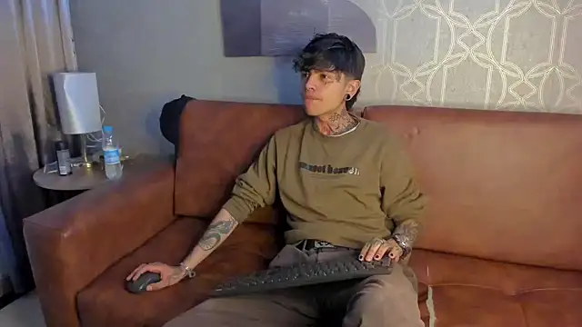 Snapshot of AcidMilo chatting on December 10, 2024, 1:00 pm AcidMilo online show from December 10, 2024, 1:00 pm