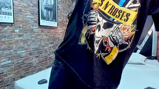 Snapshot of AcidMilo chatting on December 6, 2024, 11:27 am AcidMilo online show from December 6, 2024, 11:27 am