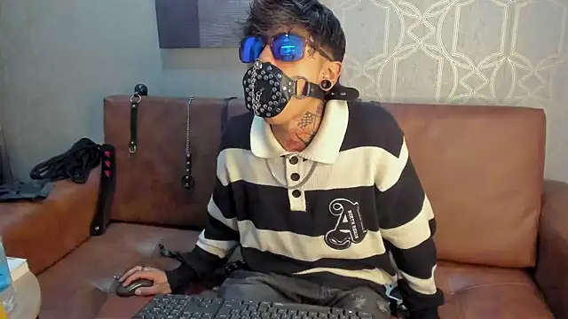 Snapshot of AcidMilo chatting on December 9, 2024, 5:18 am AcidMilo online show from December 9, 2024, 5:18 am