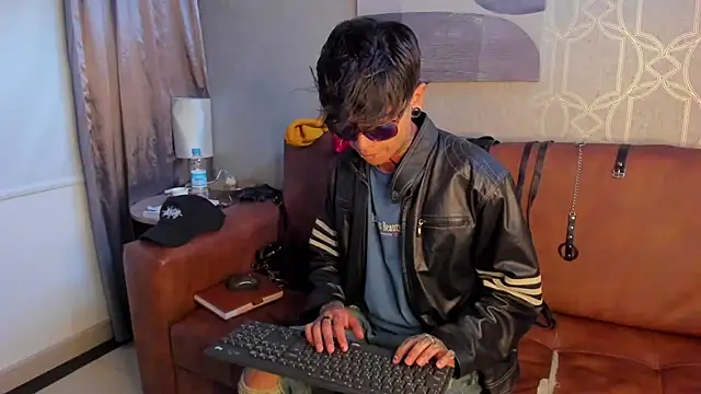 Snapshot of AcidMilo chatting on December 7, 2024, 2:41 pm AcidMilo online show from December 7, 2024, 2:41 pm