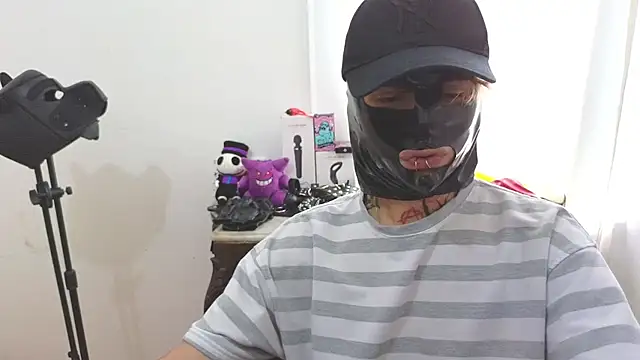 Snapshot of AcidMilo chatting on March 14, 2025, 9:21 pm AcidMilo online show from March 14, 2025, 9:21 pm